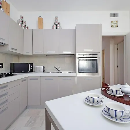 Apartment Residenza Belvedere Luxuryaparment-pool&balcony-jacuzzi-aircond-wifi