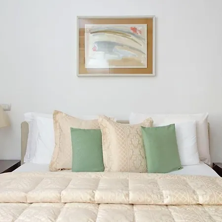 Apartment Residenza Belvedere Luxuryaparment-pool&balcony-jacuzzi-aircond-wifi *