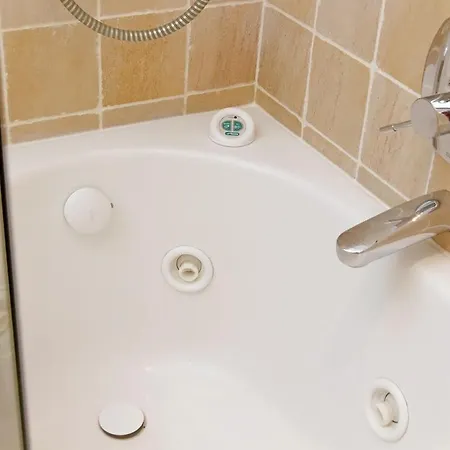 Apartment Residenza Belvedere Luxuryaparment-pool&balcony-jacuzzi-aircond-wifi *