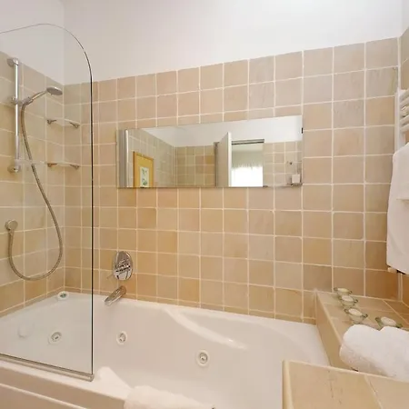 Apartment Residenza Belvedere Luxuryaparment-pool&balcony-jacuzzi-aircond-wifi
