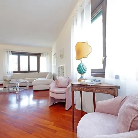 Residenza Belvedere Luxuryaparment-pool&balcony-jacuzzi-aircond-wifi * Rome