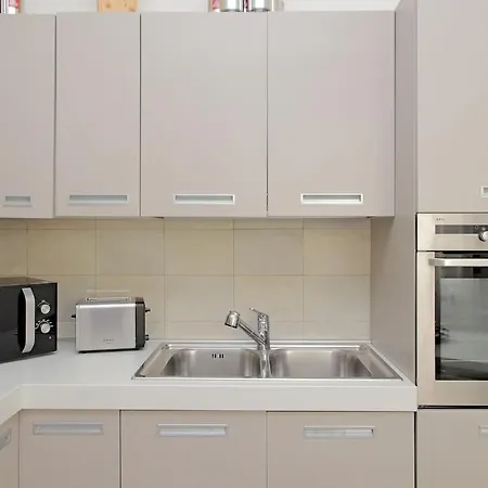 Apartment Residenza Belvedere Luxuryaparment-pool&balcony-jacuzzi-aircond-wifi *