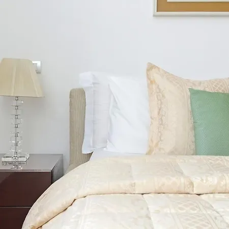 Residenza Belvedere Luxuryaparment-pool&balcony-jacuzzi-aircond-wifi *