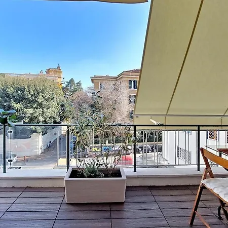 Residenza Belvedere Luxuryaparment-pool&balcony-jacuzzi-aircond-wifi Apartment *