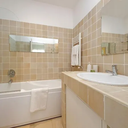 Apartment Residenza Belvedere Luxuryaparment-pool&balcony-jacuzzi-aircond-wifi