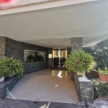 Apartment Residenza Belvedere Luxuryaparment-pool&balcony-jacuzzi-aircond-wifi Rome